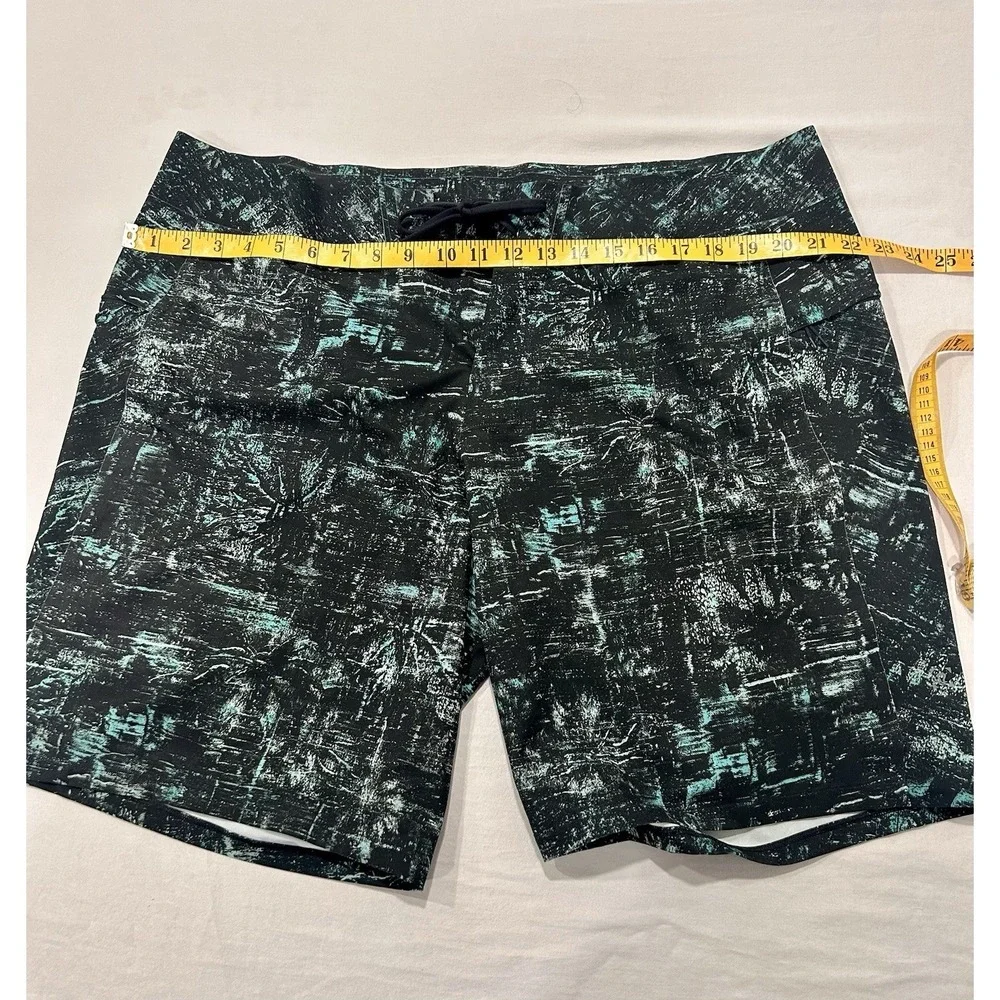 Lululemon Live In Practice Men's 38 Athletic Shorts‎ Black/Green Lace Up